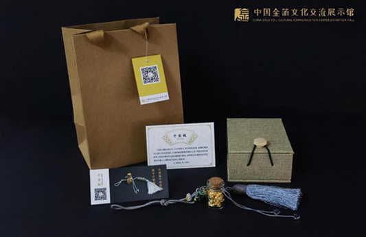 Gold leaf vial presented in gift-ready packaging
